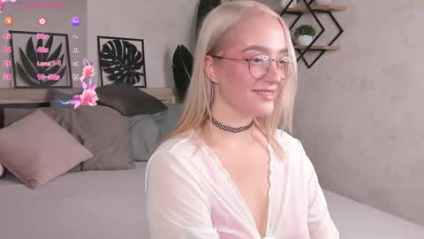 Snapshot of joyfuljasmine chatting on 09.27.25 Vickie online show from 09.27.25