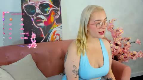 Snapshot of joyfuljasmine chatting on 09.30.25 Vickie online show from 09.30.25