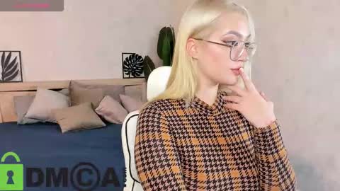 Snapshot of joyfuljasmine chatting on 10.15.25 Vickie online show from 10.15.25