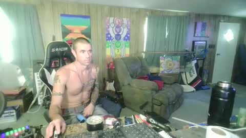 jrizzle1111 online show from 10.10.25