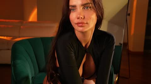 Snapshot of jseductiveart chatting on 01.05.25 Jennifer Diaz online show from 01.05.25