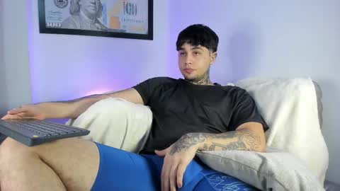 Snapshot of juan_alvarez18 chatting on 09.21.25 juan_alvarez18 online show from 09.21.25