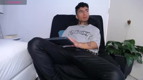 Snapshot of juancamilo66_ chatting on 12.31.24 juancamilo66_ online show from 12.31.24