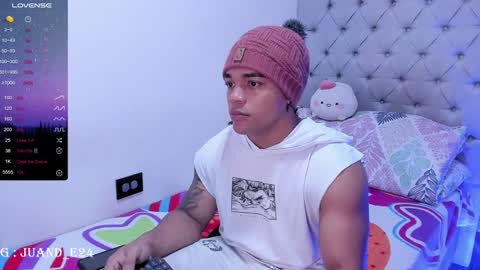 independent model online show from 12.16.24