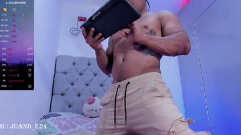 independent model online show from 02.04.25