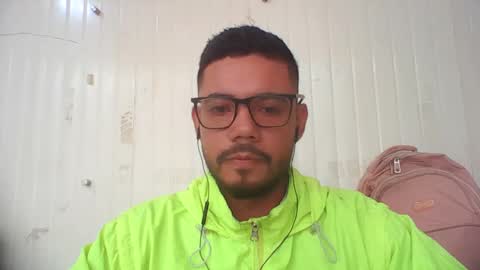 Snapshot of juanfe_style chatting on 11.06.25 juanfe_style online show from 11.06.25