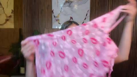 JUANITA online show from 04.05.26