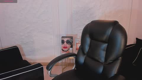 Juanita Clay online show from 04.25.26