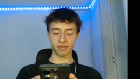 Snapshot of juanmres chatting on 10.22.25 juanmres online show from 10.22.25