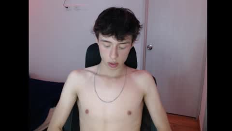 Snapshot of juanmres chatting on 11.06.25 juanmres online show from 11.06.25