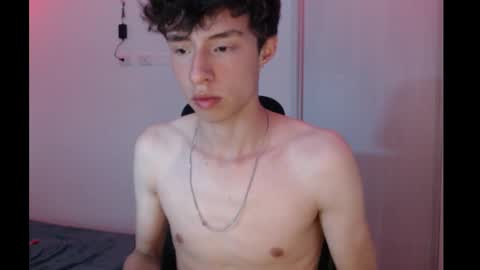 Snapshot of juanmres chatting on 11.10.25 juanmres online show from 11.10.25