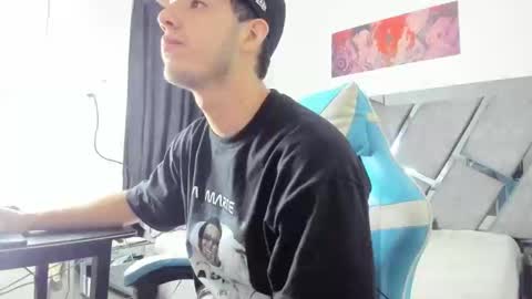 Snapshot of juannvalencia11 chatting on 04.22.26 juannvalencia11 online show from 04.22.26