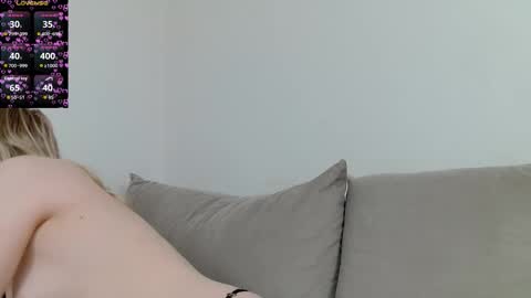 Snapshot of juicegirl340 chatting on 12.01.25 Lola fav pattern 357595250 online show from 12.01.25