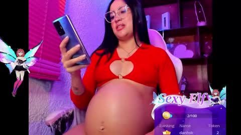 Snapshot of juicy_peach_ass chatting on 12.28.24 valeska online show from 12.28.24