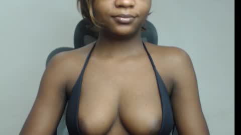 Snapshot of juicy_plumx chatting on 10.30.25 Wet Baddie online show from 10.30.25