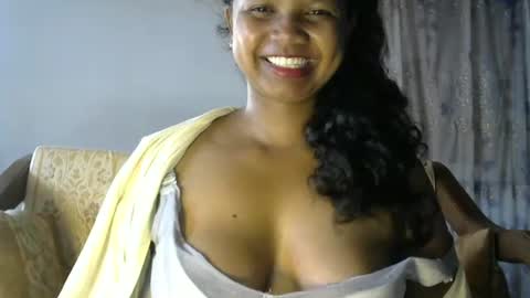 Snapshot of juicy_pretty chatting on 10.23.25 stellah online show from 10.23.25