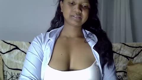 Snapshot of juicy_pretty chatting on 08.04.26 stellah online show from 08.04.26