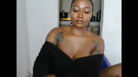 juicyxpink online show from 11.28.25