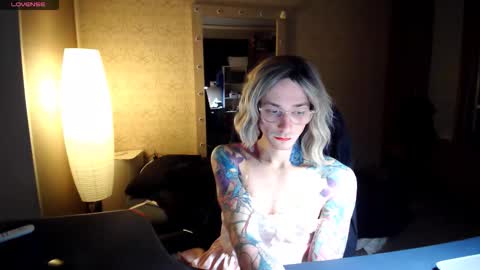 Snapshot of juleea_doll chatting on 11.21.25 Julia online show from 11.21.25