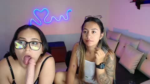 Snapshot of jules_n_gia chatting on 02.03.25 Jules and Gia online show from 02.03.25