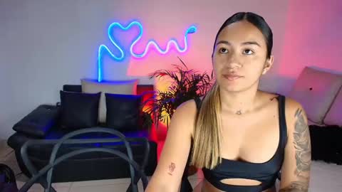 Snapshot of jules_n_gia chatting on 02.17.25 Jules and Gia online show from 02.17.25