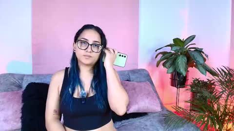 Snapshot of jules_n_gia chatting on 11.15.25 Jules and Gia online show from 11.15.25