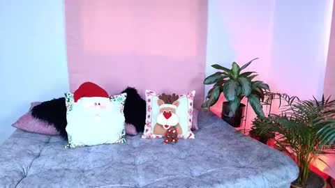 Snapshot of jules_n_gia chatting on 12.02.25 Jules and Gia online show from 12.02.25