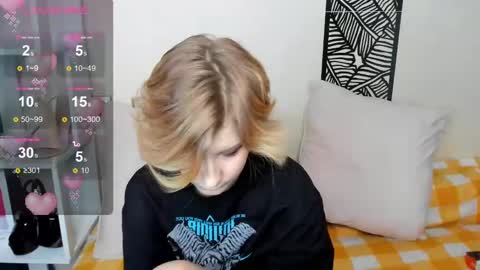 Snapshot of julescrown chatting on 01.28.25 Jules online show from 01.28.25