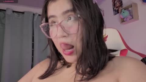 Snapshot of juli_1213 chatting on 12.05.25 Juliana online show from 12.05.25