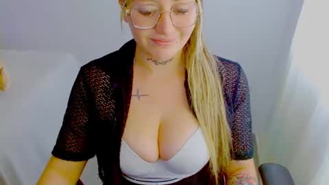 Snapshot of juli_69 chatting on 09.17.25 Juliana Torres online show from 09.17.25