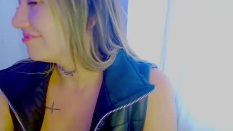 Snapshot of juli_69 chatting on 10.21.25 Juliana Torres online show from 10.21.25