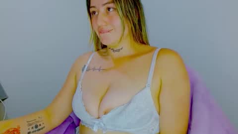 Snapshot of juli_69 chatting on 12.16.25 Juliana Torres online show from 12.16.25