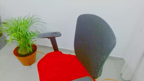 Snapshot of juli_69 chatting on 12.17.25 Juliana Torres online show from 12.17.25