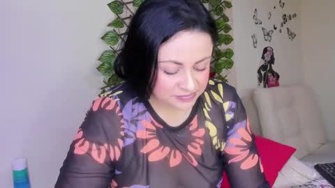 Juli online show from 10.11.25