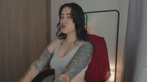 Juli Modelo Independiente online show from 05.05.26