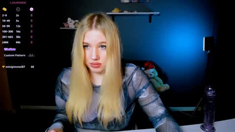 juli kisss online show from 01.16.25