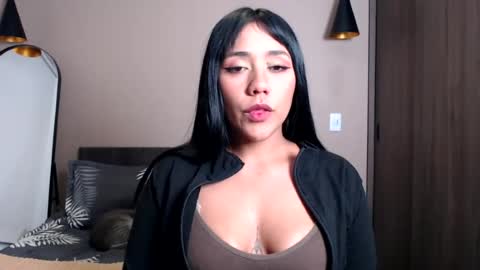 Snapshot of juli_love11 chatting on 07.25.26 JULIETA online show from 07.25.26
