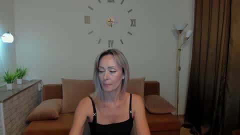 julia__cherry_ online show from 02.05.25