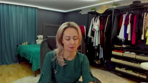 julia__cherry_ online show from 04.04.26