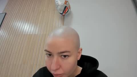 julia bright online show from 04.12.26