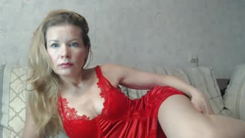 julia_giulia online show from 02.15.25