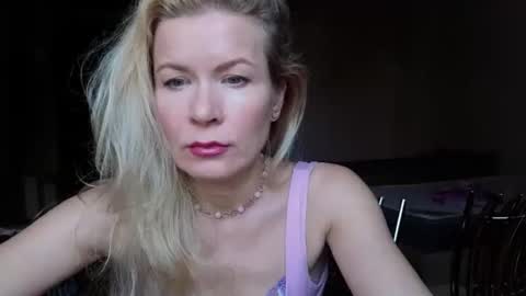 julia_giulia online show from 10.03.25