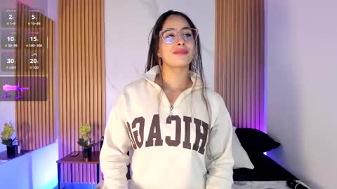 J U L IA   M A R T I N E Z online show from 02.24.26