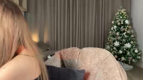 Julia R Le online show from 01.12.26