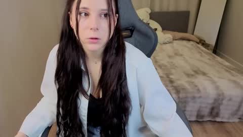 Julia Shyy online show from 04.29.26