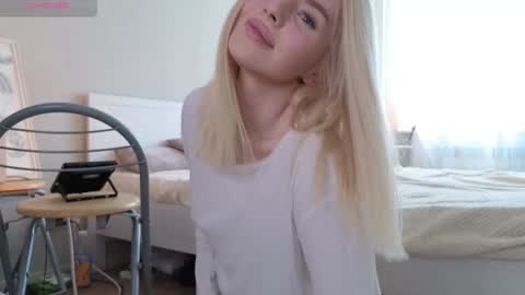 Molly online show from 12.08.24