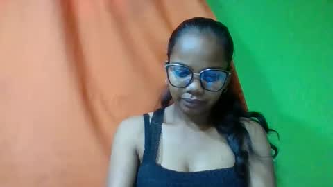 Snapshot of juliah02 chatting on 05.14.26 juliah02 online show from 05.14.26