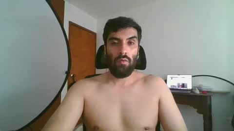 Snapshot of julian_patino chatting on 10.02.25 julian_patino online show from 10.02.25