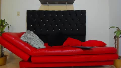 julian_wallace online show from 02.14.25