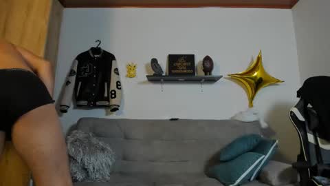 julian_wallace online show from 10.02.25